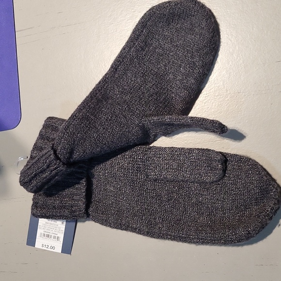 UNIVERSAL THREAD/WILD FABLE GRAY MITTEN AND GLOVE SET. NWT - Picture 3 of 7